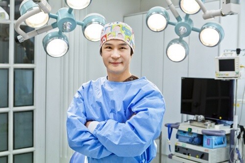 황성호 원장 (사진= 스완성형외과 제공)